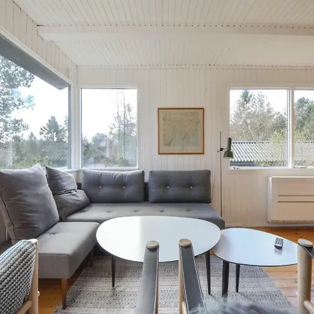 Two-bedroom Holiday In 度假居 *