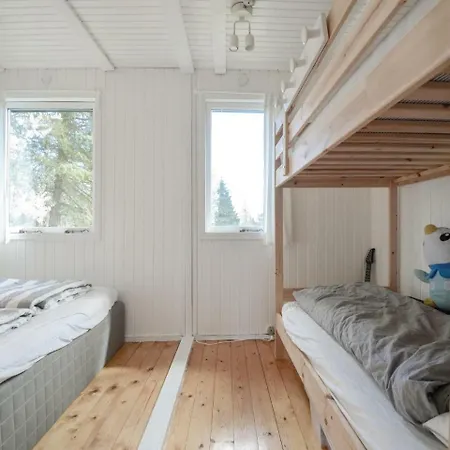 Two-bedroom Holiday In 度假居 *