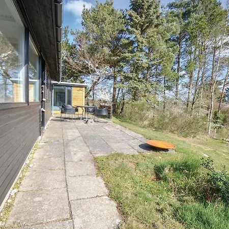 Two-bedroom Holiday In *